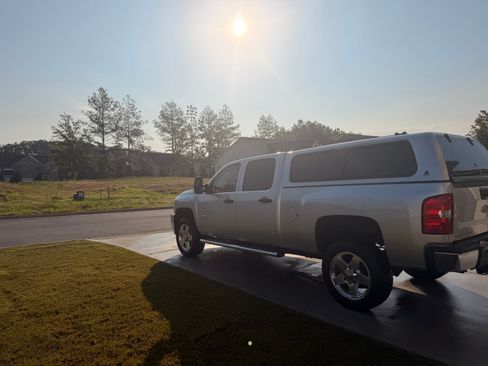 Used 2014 Chevrolet Silverado 2500 LT w/ Interior Plus Package RWD image 6