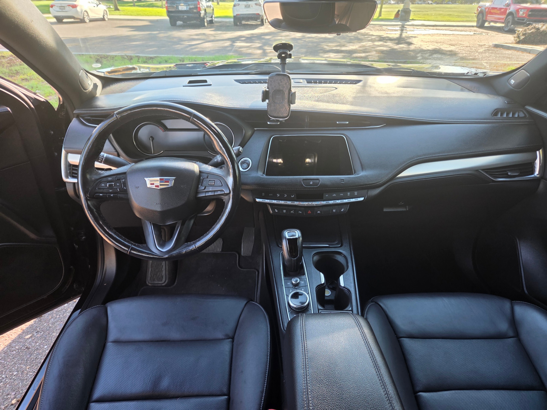 Used 2019 Cadillac XT4 Premium Luxury w/ Enhanced Visibility Package FWD image 6
