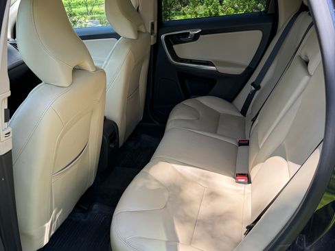 Used 2016 Volvo XC60 T6 w/ Climate Package AWD/4WD image 13