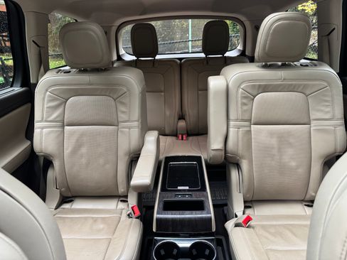 Used 2020 Lincoln Aviator Reserve w/ Equipment Group 202A image 11