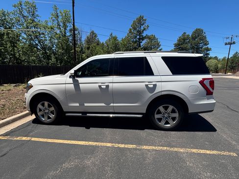 Used 2019 Ford Expedition XLT w/ Equipment Group 202A AWD/4WD image 9