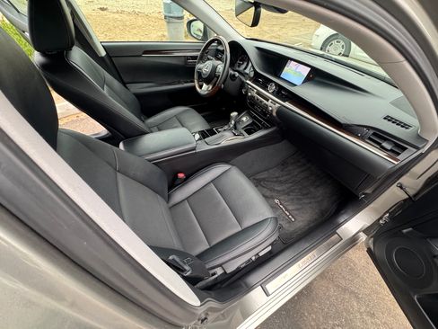 Used 2018 Lexus ES 350 w/ Navigation System Package FWD image 12