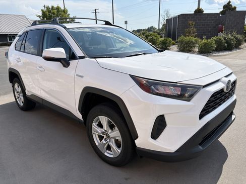 Used 2021 Toyota RAV4 LE AWD/4WD image 11