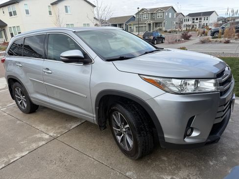 Used 2017 Toyota Highlander XLE image 4