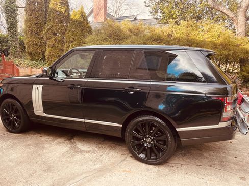 Used 2013 Land Rover Range Rover Supercharged image 2