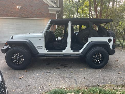 Used 2013 Jeep Wrangler Unlimited Sport image 5