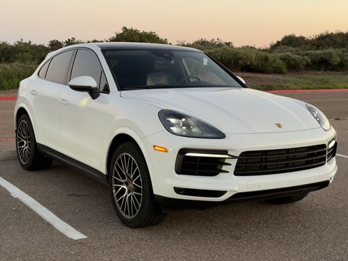 Used 2020 Porsche Cayenne Sport Utility 4D image 12