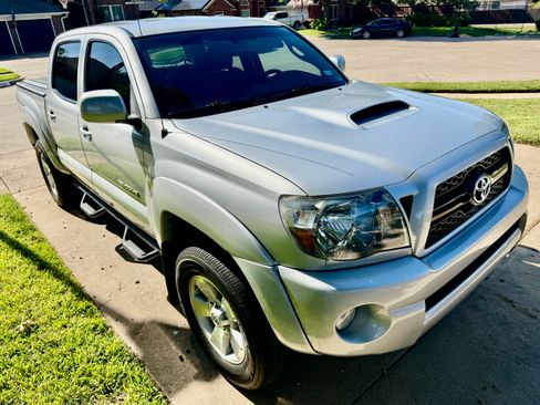 Used 2011 Toyota Tacoma PreRunner w/ TRD Sport Pkg RWD image 6