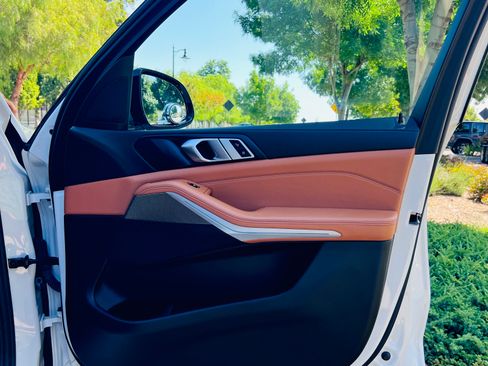 Used 2021 BMW X5 xDrive45e w/ M Sport Package AWD/4WD image 18