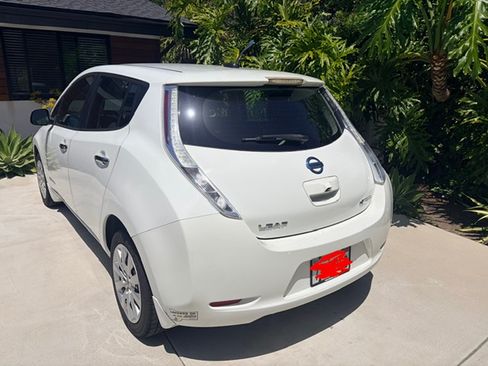 Used 2013 Nissan Leaf S w/ Charger Pkg FWD image 2