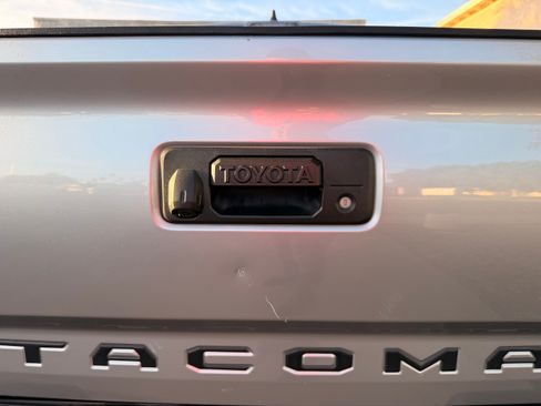 Used 2020 Toyota Tacoma TRD Off-Road image 15