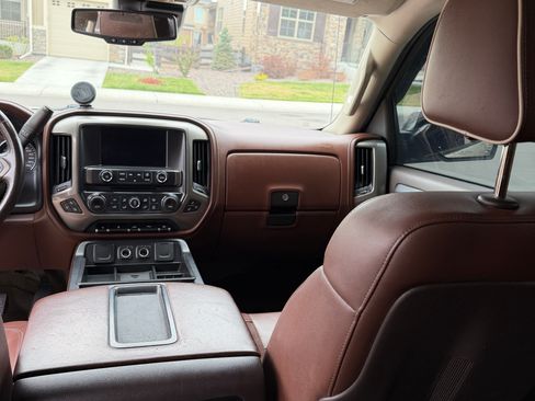 Used 2015 Chevrolet Silverado 1500 High Country w/ High Country Premium Package AWD/4WD image 14