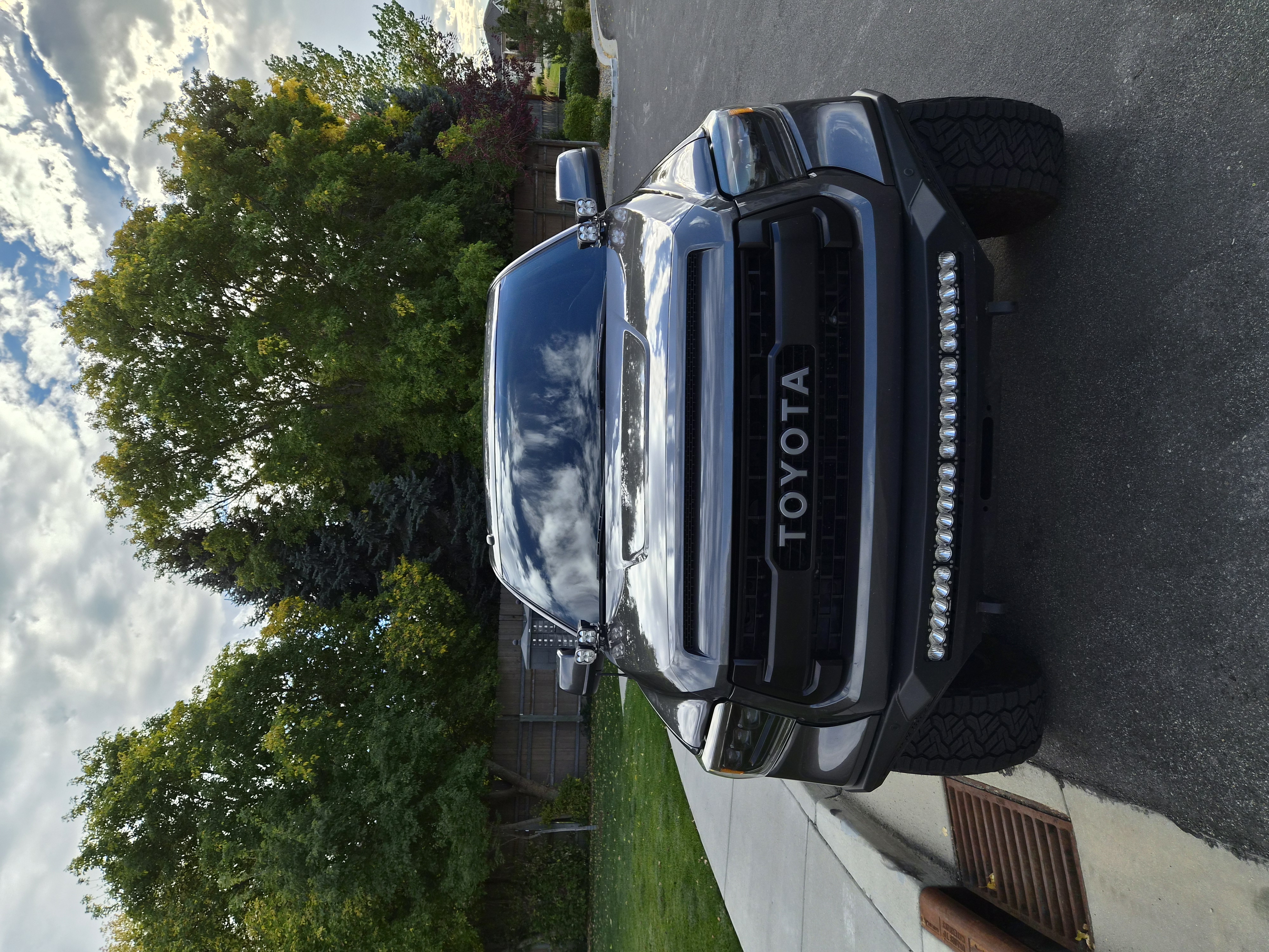 Used 2015 Toyota Tundra Limited w/ Limited Premium Package AWD/4WD image 6