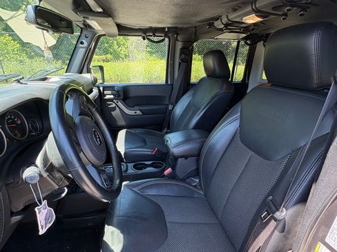Used 2016 Jeep Wrangler Unlimited Sahara AWD/4WD image 5