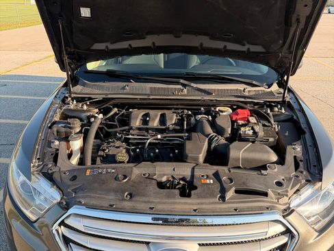 Used 2017 Ford Taurus SE FWD image 10