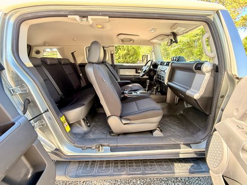 Used 2010 Toyota FJ Cruiser 4WD image 19