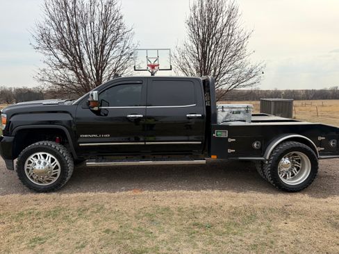 Used 2018 GMC Sierra 3500 Denali w/ Duramax Plus Package image 4