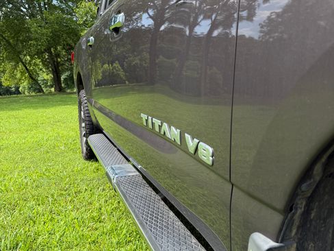 Used 2018 Nissan Titan SL AWD/4WD image 5