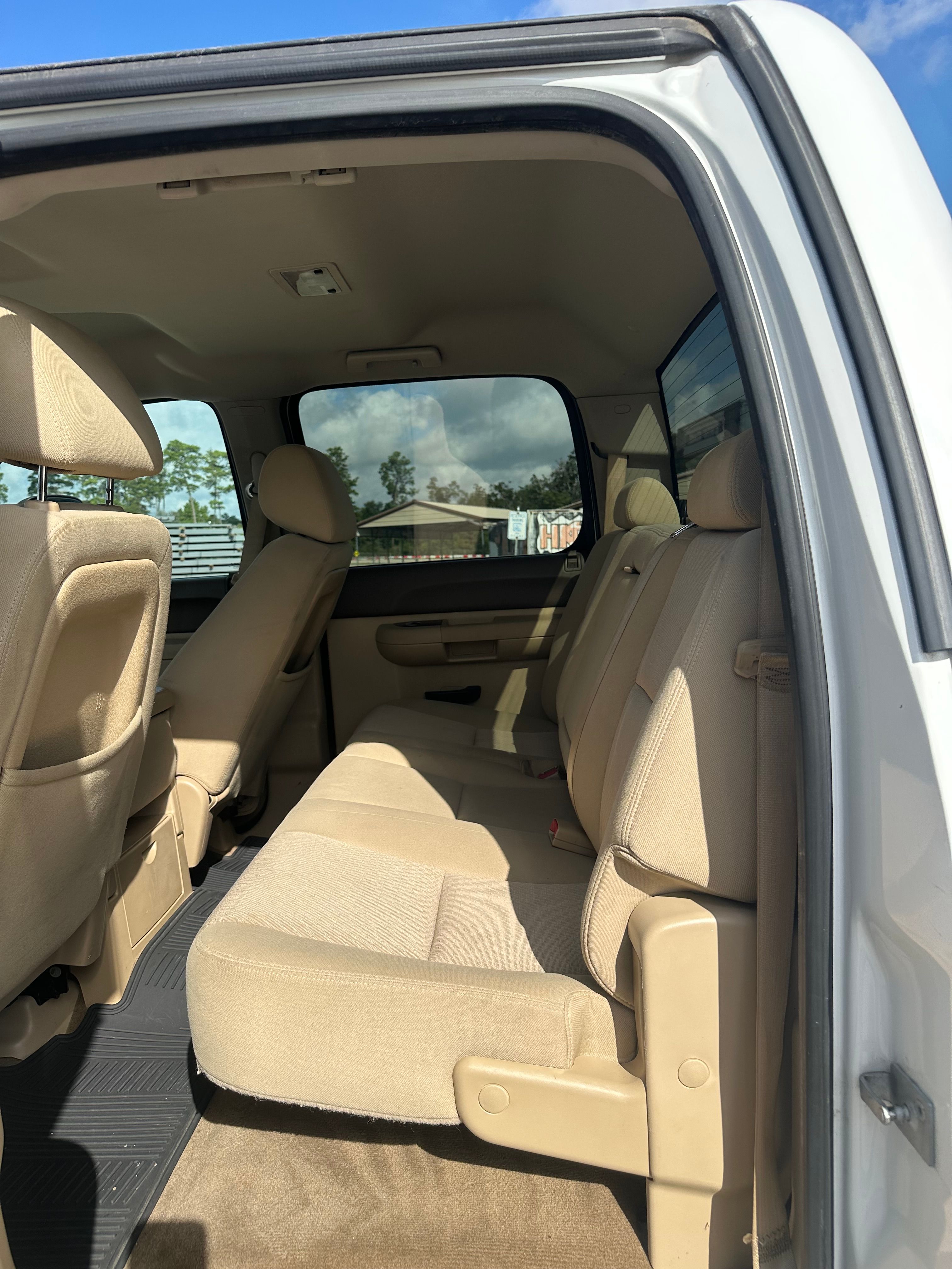 Used 2012 Chevrolet Silverado 2500 LT w/ Interior Plus Package AWD/4WD image 11