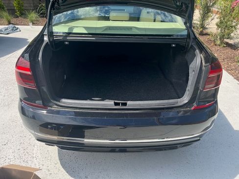 Used 2018 Volkswagen Passat 2.0T R-Line image 6