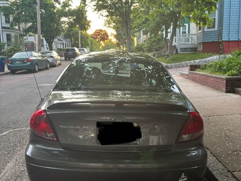 Used 2004 Ford Taurus SE FWD image 5