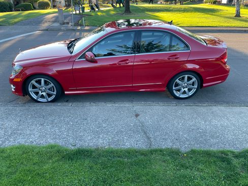 Used 2014 Mercedes-Benz C 300 4MATIC Sedan image 4