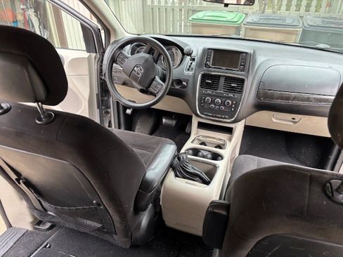 Used 2014 Dodge Grand Caravan SXT image 15