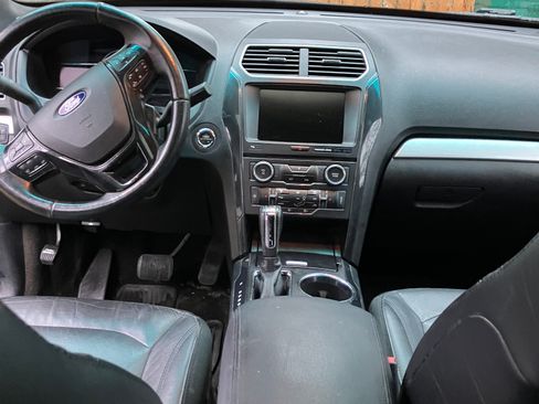 Used 2016 Ford Explorer XLT w/ Equipment Group 202A image 5