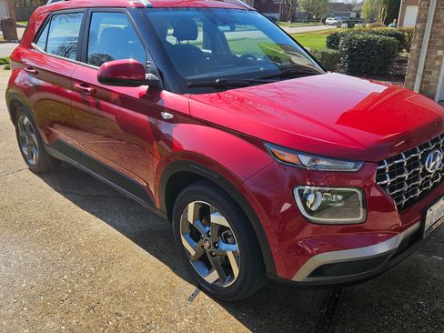 Used 2022 Hyundai Venue Limited w/ Cargo Package image 4