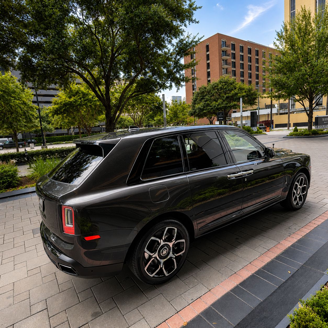 Used 2021 Rolls-Royce Cullinan Black Badge AWD/4WD image 13