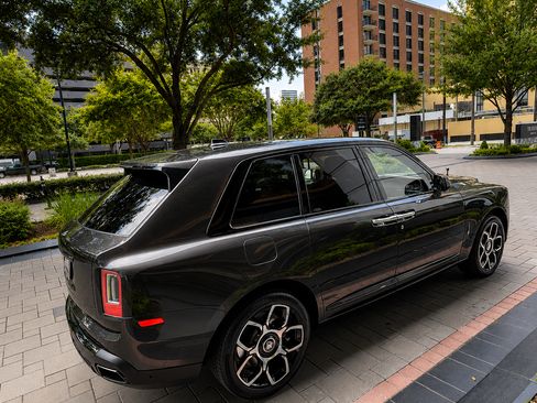 Used 2021 Rolls-Royce Cullinan Black Badge AWD/4WD image 13