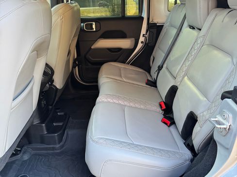 Used 2023 Jeep Wrangler Unlimited Sahara image 10