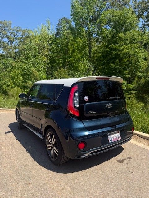 Used 2018 Kia Soul + FWD image 2
