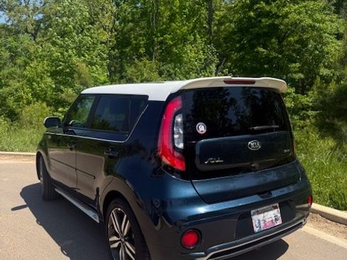 Used 2018 Kia Soul + FWD image 2