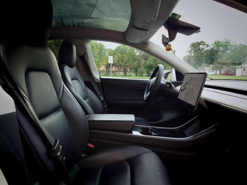 Used 2021 Tesla Model Y 2WD image 10