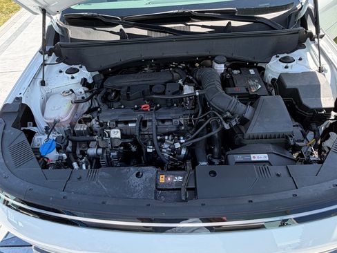 Used 2024 Hyundai Kona Limited FWD image 11