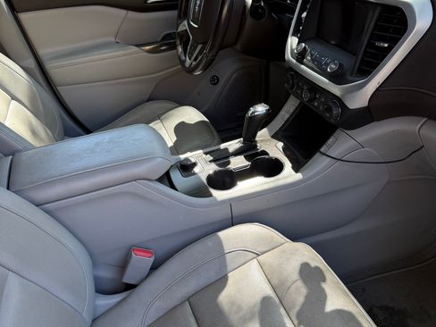 Used 2017 GMC Acadia SLT FWD image 8