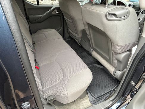 Used 2014 Nissan Frontier SV w/ SV Value Truck Package image 17