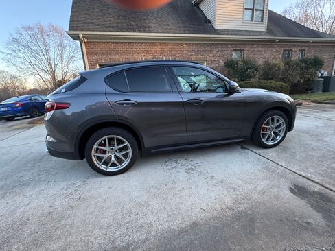 Used 2018 Alfa Romeo Stelvio Ti Sport image 4