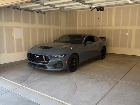 Used 2024 Ford Mustang GT RWD image 3