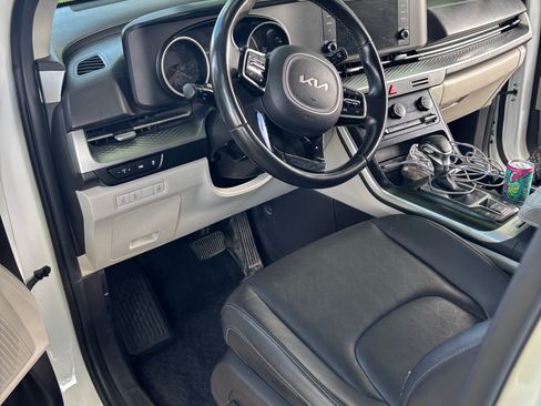 Used 2022 Kia Carnival LX FWD image 10
