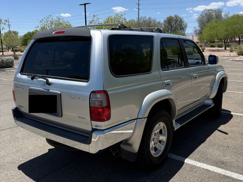 Used 2000 Toyota 4Runner SR5 AWD/4WD image 4