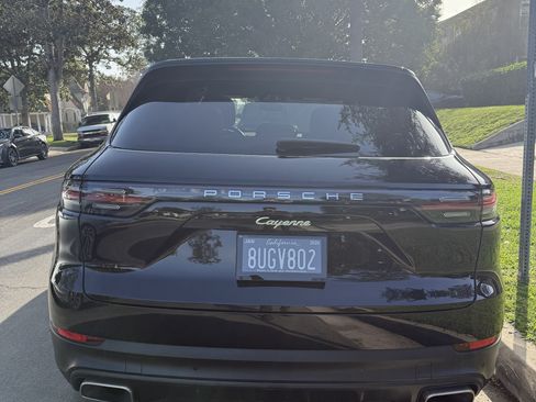 Used 2020 Porsche Cayenne E-Hybrid Sport Utility 4D image 4