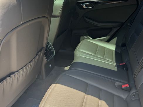 Used 2016 Porsche Macan S image 12