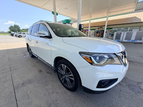 Used 2020 Nissan Pathfinder Platinum FWD image 4