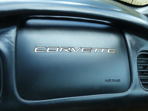 Used 2003 Chevrolet Corvette Coupe w/ Preferred Equipment Group RWD image 28