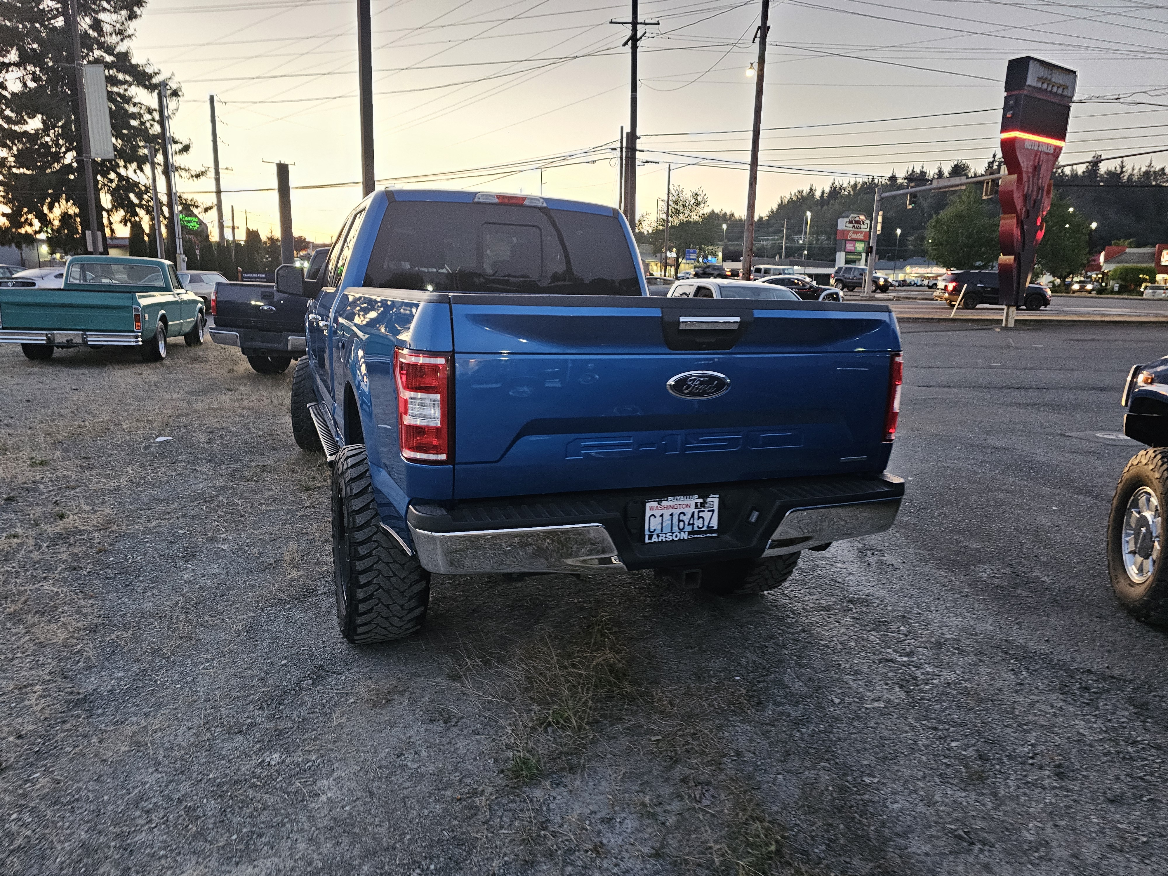 Used 2019 Ford F150 XLT w/ Equipment Group 302A Luxury AWD/4WD image 15