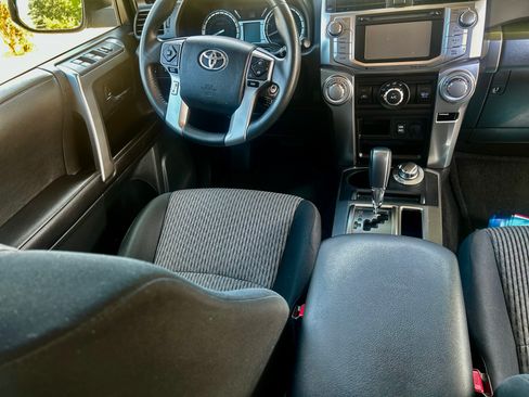 Used 2016 Toyota 4Runner SR5 AWD/4WD image 17