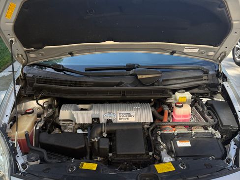 Used 2014 Toyota Prius Two image 2