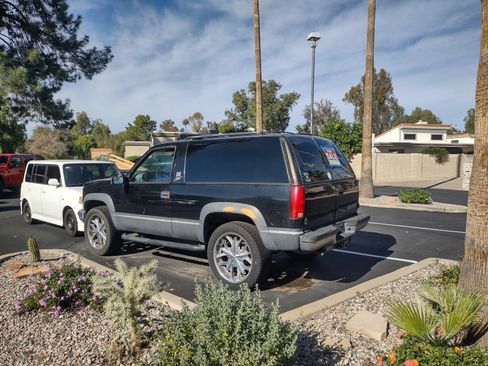 Used 1999 Chevrolet Tahoe 4WD 2-Door w/ Preferred Equipment Group image 4